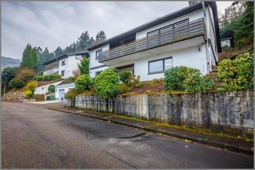 Ruhige Sackgasse - 8 Zimmer Einfamilienhaus in Lauf