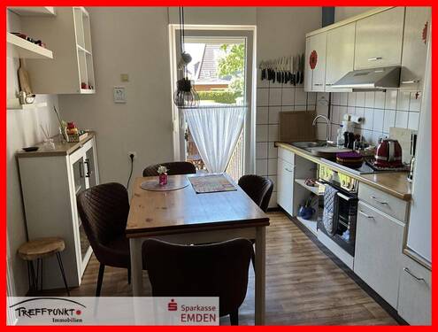 Küche mit EBK und Ausgang zur Terrasse - 