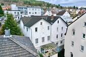 Blick auf Hotel - Ehemaliges Hotel, teilsaniert, ideal für Monteurzimmervermietung!