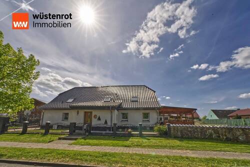 Hausvonvorne - 8 Zimmer Einfamilienhaus zum Kaufen in Höhenland