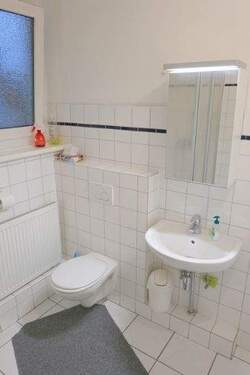 Duschbad mit Fenster - Büro mit 5,40 m&sup2; in Hamburg zur Miete