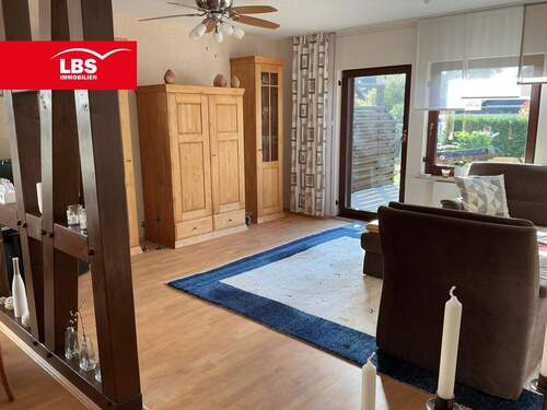 Wohnzimmer mit Blick auf die Terrasse - 