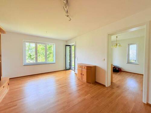 Wohnzimmer - 'Neuwertige barrierefreie Erdgeschosswohnung mit Terrasse'