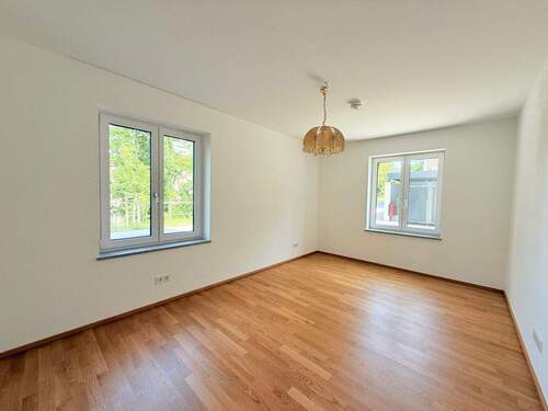 Schlafzimmer - 2 Zimmer Etagenwohnung zur Miete in Burglengenfeld