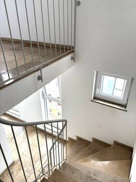 Treppenhaus - 2 Zimmer Etagenwohnung in Leipzig