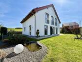 Hausansicht I - +++ Einfamilienhaus in Feldrandlage +++