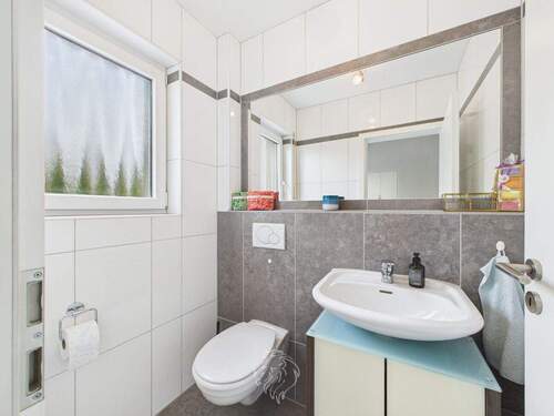 Gäste-WC EG - Doppelhaushälfte mit 153,00 m² in Zellingen-Retzbach zum Kaufen