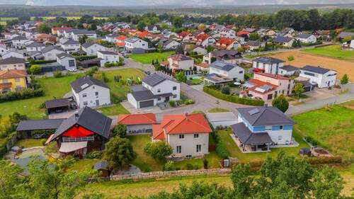 Ortsteil Offenstetten mit Blick auf das Einfamilienhaus - Einfamilienhaus mit 178,90 m² in Abensberg zum Kaufen