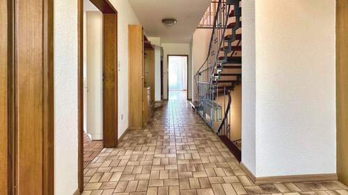 Flur - 7 Zimmer Einfamilienhaus zum Kaufen in Wolfenbüttel