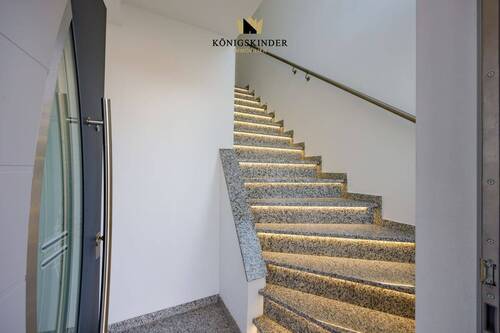 ...die Treppe hoch ins Obergeschoß... - 