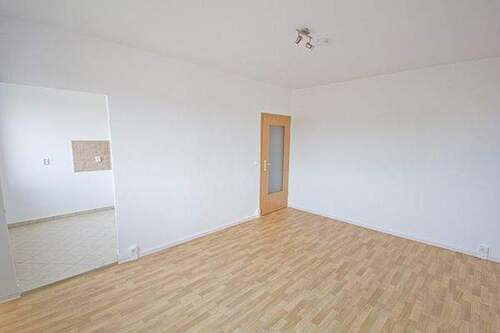 Wohnzimmer - 2 Zimmer Etagenwohnung in Halle (Saale)