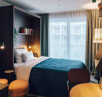 München-Boardroom: Flexibles Büro mit Balkon und Küche