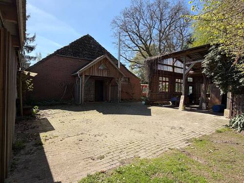 Eingangsbereich und Wohnmobilcarport - 