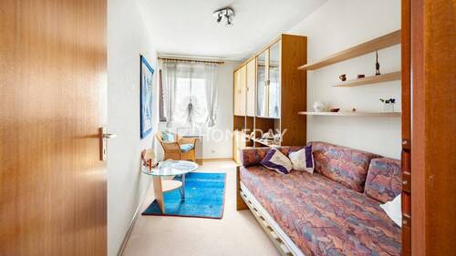 1. OG Schlafzimmer 1 - 
