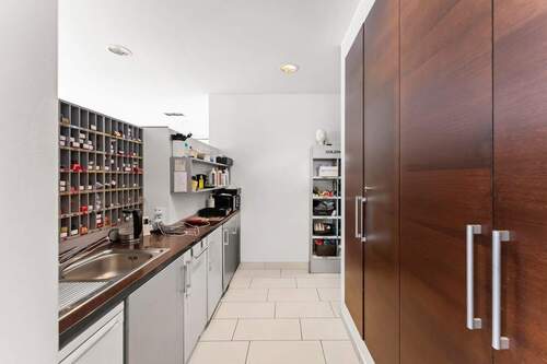 Moderne Saloneinrichtung (bei Interesse ablösbar) - 