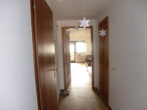 Dach Blick in Wohnz. mit Balkonausgang.jpg - 1 Zimmer Mehrfamilienhaus, Wohnhaus in Röthlein