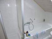 Wanne u. Dusche im DG - 