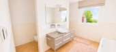 Helles modernes Badezimmer - 