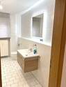 Bad mit Spiegel und Unterbauschrank - 