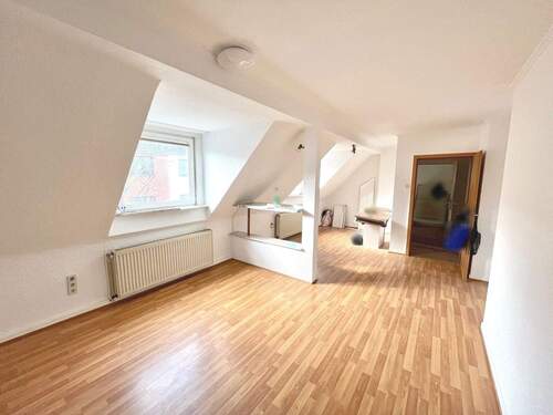 DG Wohnen / Essen (1) - DG-Wohnung mit kl. Gartenparzelle ++ Gut geschnitten ++ Saniert