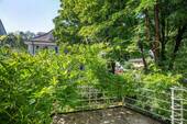 Balkon mit Blick ins Grüne. - 