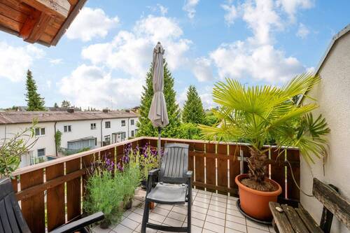 Balkon - AIGNER - Vermietete 2,5-Zimmer-Dachgeschosswohnung mit zwei Balkonen in zentraler Lage von Olching