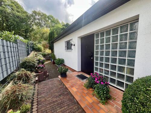 Bild 1 - Oberreifenberg: Großzügiges Einfamilienhaus mit traumhaften Garten