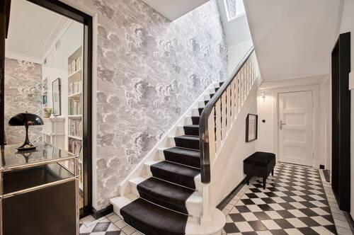 Flur und Treppenanlage - Mehrfamilienhaus, Wohnhaus mit 180,00 m² in Flensburg zum Kaufen