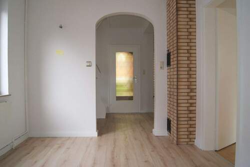 Diele mit Windfang - Einfamilienhaus mit 144,00 m&sup2; in Bremen zum Kaufen