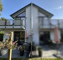 Luxuriöse Doppelhaushälfte mit Seeblick am Fleesensee (ca. 30 m), Boots-Badesteg, Whirlpool, Sauna & Kamin - Göhren-Lebbin / Untergöhren
