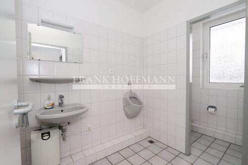 M2352-1.OG WC Herren - 