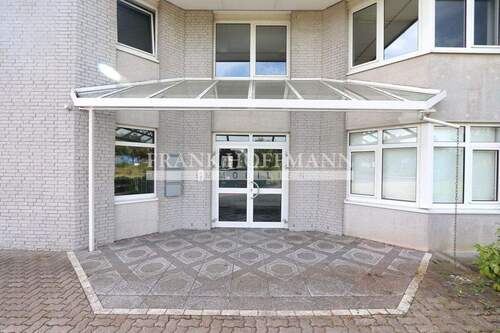 M2352-1.OG Hauseingang - 