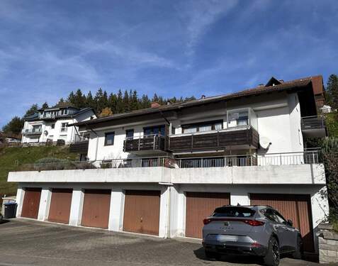 Blick zum Wohnhaus - 3 Zimmer Etagenwohnung zum Kaufen in Lenzkirch