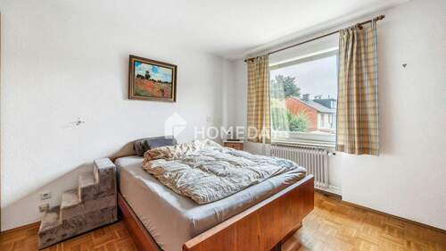 1. OG Schlafzimmer 1 - 