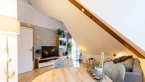 Wohnzimmer - 2 Zimmer Etagenwohnung zum Kaufen in München