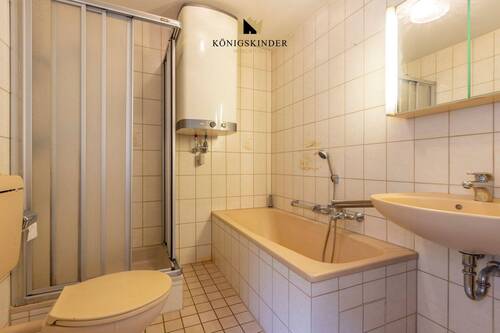 Badezimmer- Zweckmäßig ausgestattet – Bad mit Potenzial für eine moderne Gestaltung - 