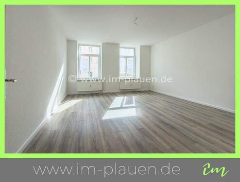 Wohnzimmer - Balkon - Bad mit Dusche - Hochparterre 