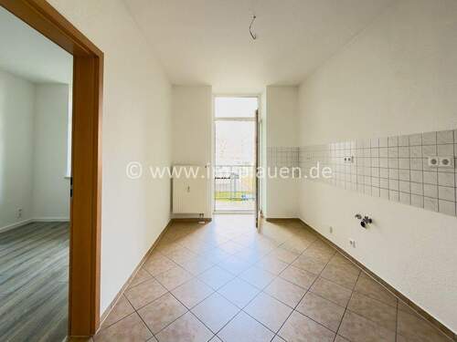 Küche mit Balkon - 2 Zimmer Etagenwohnung zur Miete in Plauen
