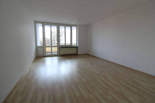 Wohnzimmer - Helle 2-Zimmer-Wohnung mit sonniger Loggia
