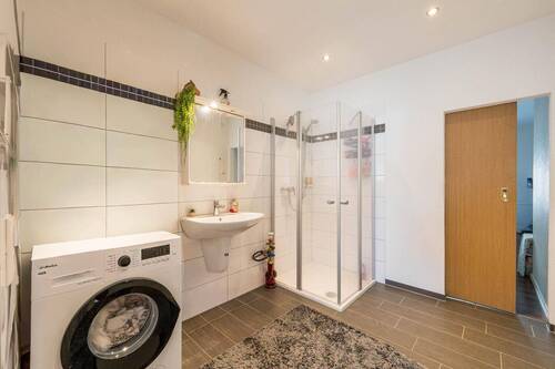 Badezimmer EG - Mehrfamilienhaus, Wohnhaus mit 193,00 m&sup2; in Wehr zum Kaufen