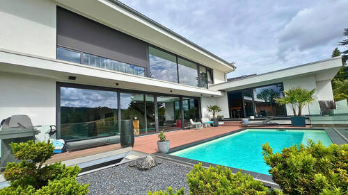 Blick auf Pool und Haus - Designerhaus mit Erdwärme nahe Dresden