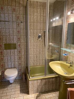 Badezimmer - 1 Zimmer Mehrfamilienhaus, Wohnhaus in Rosenheim