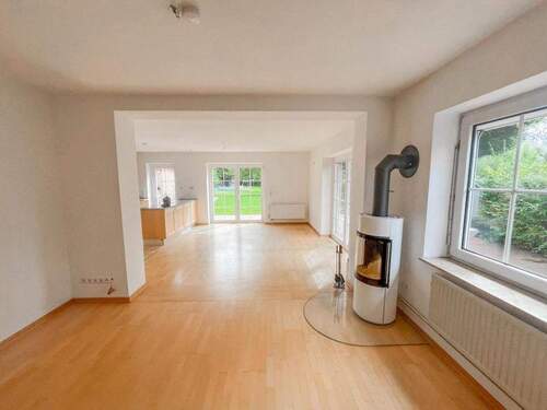 großzügiger Wohn- und Essbereich - 