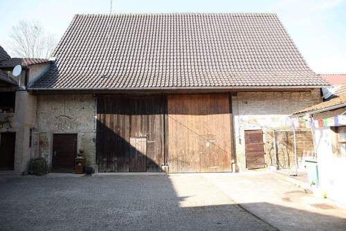 Große Scheune - 1 Zimmer Mehrfamilienhaus, Wohnhaus in Zaisenhausen