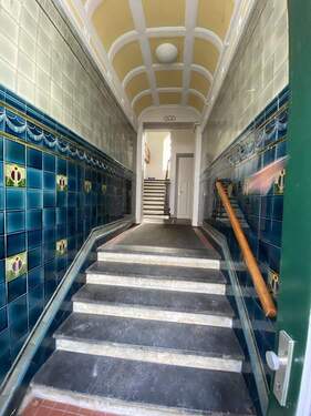 Hauseingang - 3 Zimmer Etagenwohnung zum Kaufen in Hamburg Ottensen