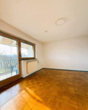 Zimmer OG mit Balkonzugang - 