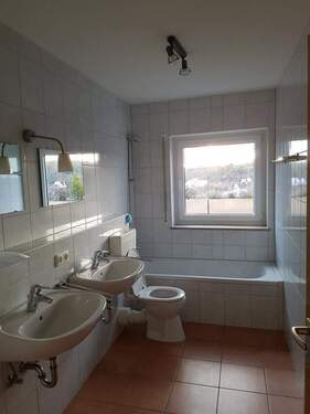 Bad - Etagenwohnung mit 109,00 m&sup2; in Würzburg zur Miete