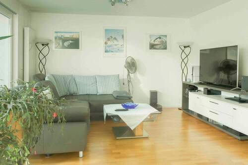 Wohnzimmer_1 - 3 Zimmer Etagenwohnung zum Kaufen in Stuttgart