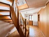 Impression Treppenhaus - 6 Zimmer Mehrfamilienhaus, Wohnhaus zum Kaufen in Remagen