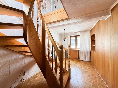 Impression Treppenhaus - 6 Zimmer Mehrfamilienhaus, Wohnhaus zum Kaufen in Remagen